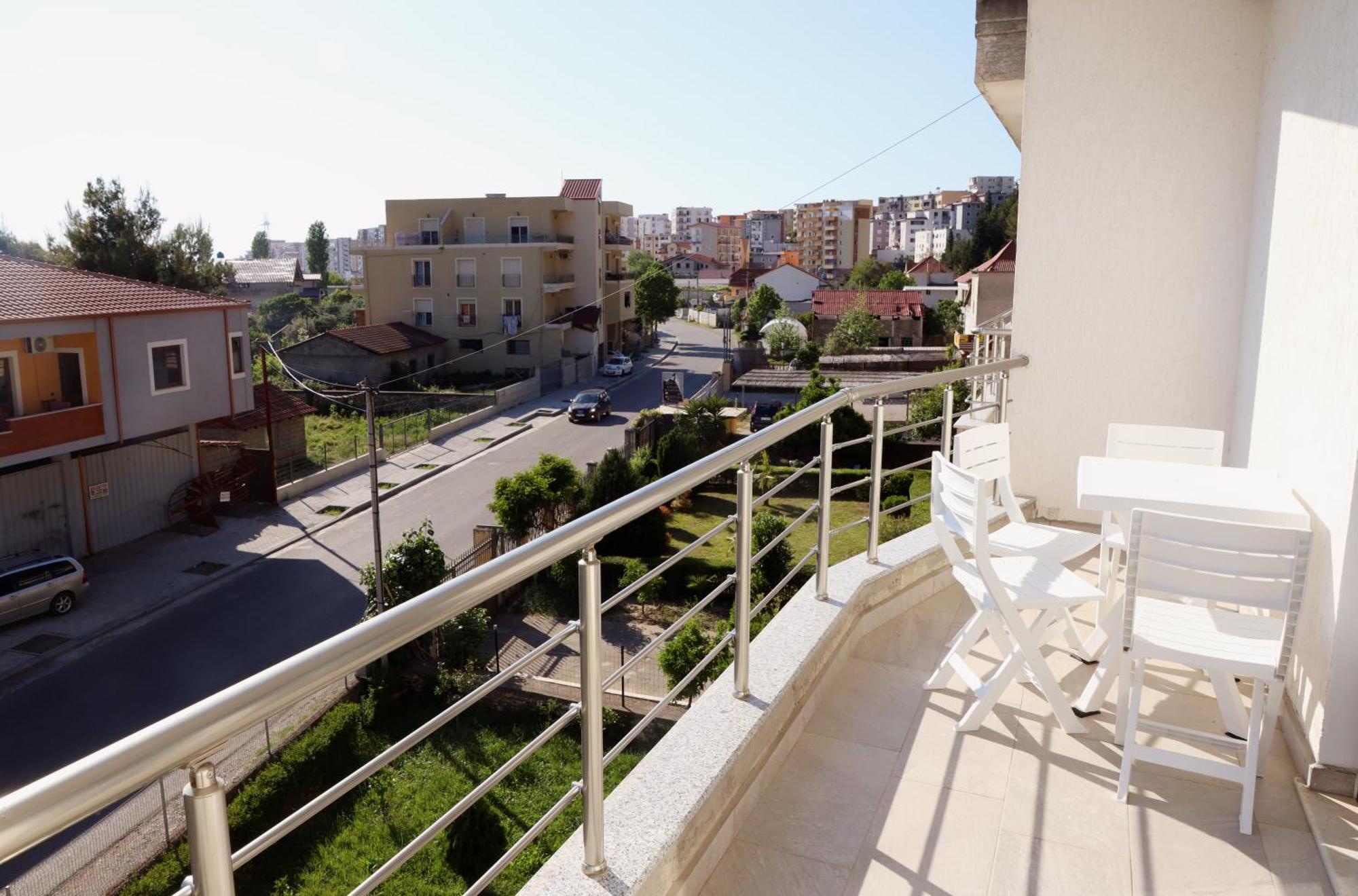 Rajmonda Apartment Lezhe Ngoại thất bức ảnh